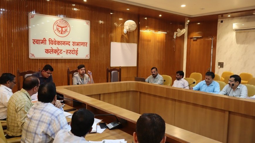 Hardoi: चकबंदी कार्यों में लापरवाही बर्दाश्त नहीं: डीएम अनुनय झा, 15 दिन में पुराने मुकदमों के निस्तारण के निर्देश। 