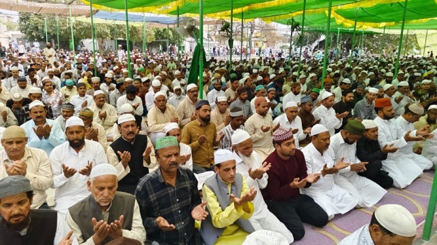 Sambhal: रमज़ान के तीसरे जुमे पर शाही जामा मस्जिद में उमड़ा जनसैलाब, अमन-चैन और भाईचारे के लिए मांगी दुआ। 