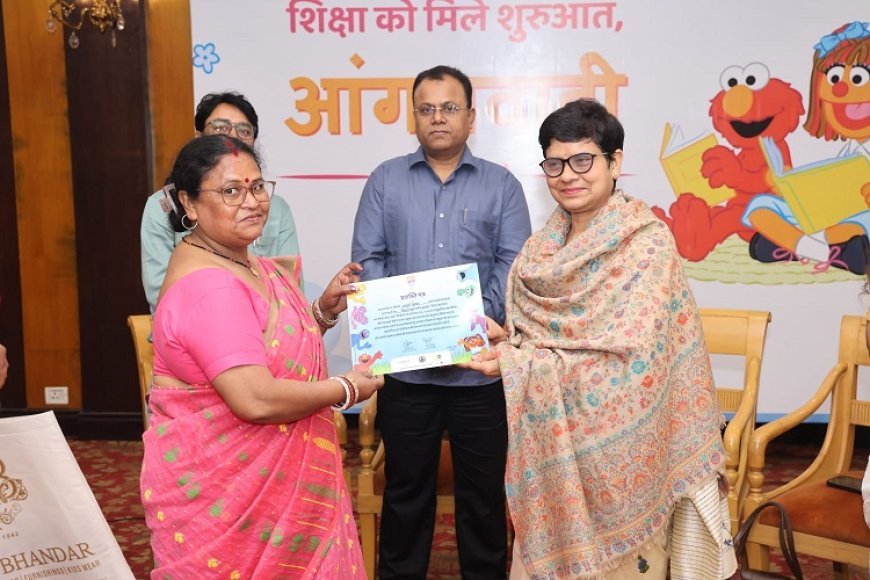 Lucknow: महिला दिवस पर लखनऊ में आंगनबाड़ी कार्यकत्रियों का सम्मान, उत्कृष्ट कार्य के लिए मिला पुरस्कार।