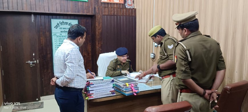 Hardoi : अपर पुलिस अधीक्षक पूर्वी ने कोतवाली शहर थाने का अर्धवार्षिक निरीक्षण किया