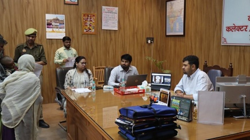 Hardoi: जनसुनवाई में डीएम अनुनय झा ने सुनी जनता की समस्याएं, 78 मामलों पर कार्रवाई के निर्देश। 