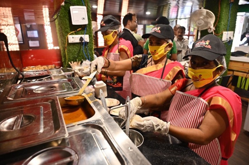 Lucknow: प्रेरणा कैंटीन से जुड़कर 10 हजार से अधिक महिलाएं बनीं लखपति, 2100 से अधिक प्रेरणा कैंटीन बन रहीं हैं ग्रामीण महिलाओं की तरक्की का आधार। 