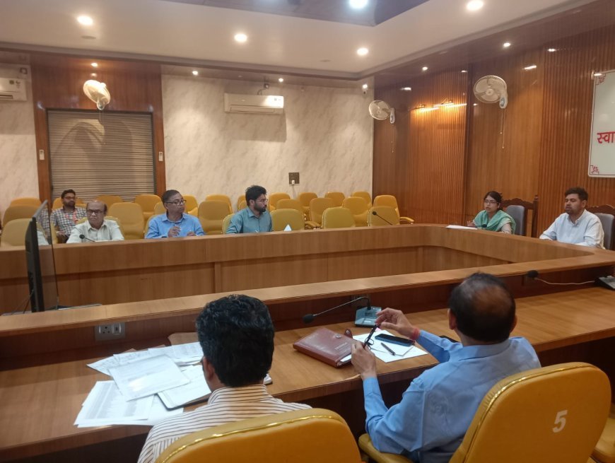 Hardoi : मत्स्य एवं पशुपालन विभाग की समीक्षा बैठक, जिलाधिकारी ने बैंकों की ढिलाई पर जताई नाराजगी