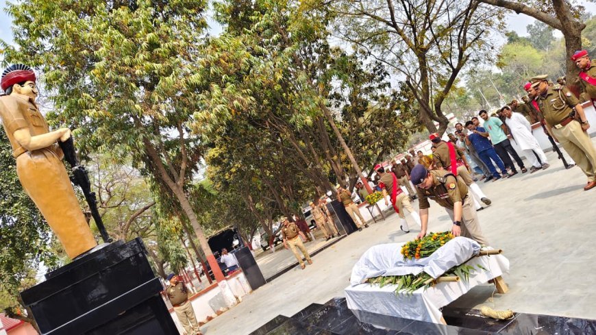 Barabanki : बाराबंकी पुलिस लाइन में प्रधान परिचालक रामनरेश रावत का निधन, एएसपी ने दी श्रद्धांजलि