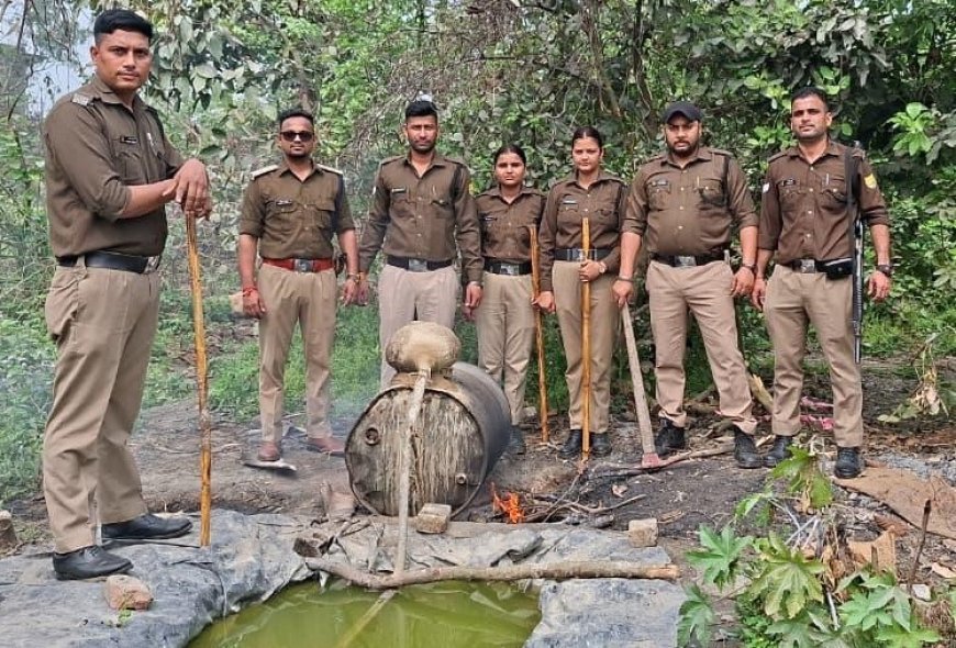 Bajpur: टीम ने 3 भट्टियाँ व 8000 केजी लहन को नष्ट किया 80 लीटर  शराब बरामद। 