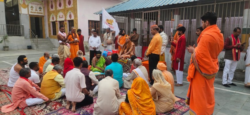 Sitapur : नैमिषारण्य में गौ प्रतिष्ठा धर्म युद्ध यात्रा शुरू, शंकराचार्य अविमुक्तेश्वरानंद ने गौ रक्षा पर दिया बयान