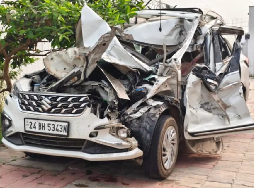 Barabanki : बाराबंकी में कंटेनर ट्रक से टकराई अर्टिगा कार, एक की मौत, छह घायल