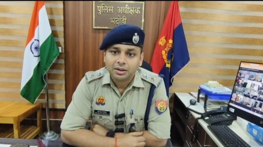 Bhadohi : पुलिस मुठभेड़ में 50 हजार के इनामी तीन बदमाश गिरफ्तार, पैर में गोली लगने से घायल