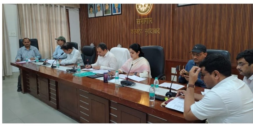 Moradabad : जिलाधिकारी अनुज सिंह ने दिखाई सख्ती, 50 लाख से अधिक परियोजनाओं की समीक्षा में लापरवाही पर जताई नाराजगी