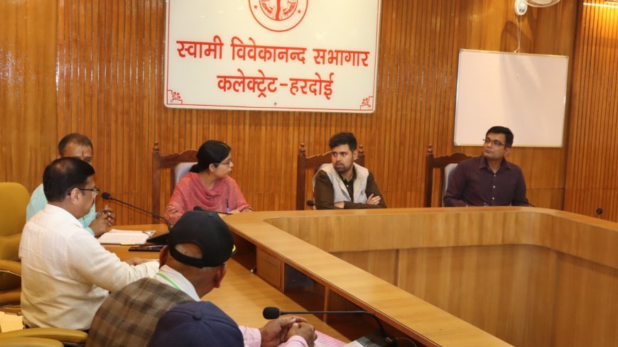 Hardoi : जिला सैनिक बंधु समिति की बैठक हुई, शहीद ग्रामों को गौरव पथ से जोड़ने और विकास कार्यों को प्राथमिकता देने के निर्देश