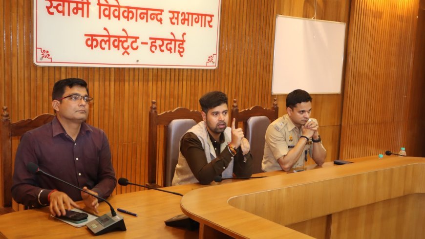 Hardoi : पेट्रोलियम उत्पादों की उपलब्धता पर जिलाधिकारी की समीक्षा बैठक, डीजल, पेट्रोल, एलपीजी, सीएनजी की कोई कमी नहीं, कृत्रिम अभाव पर सख्त कार्रवाई की चेतावनी