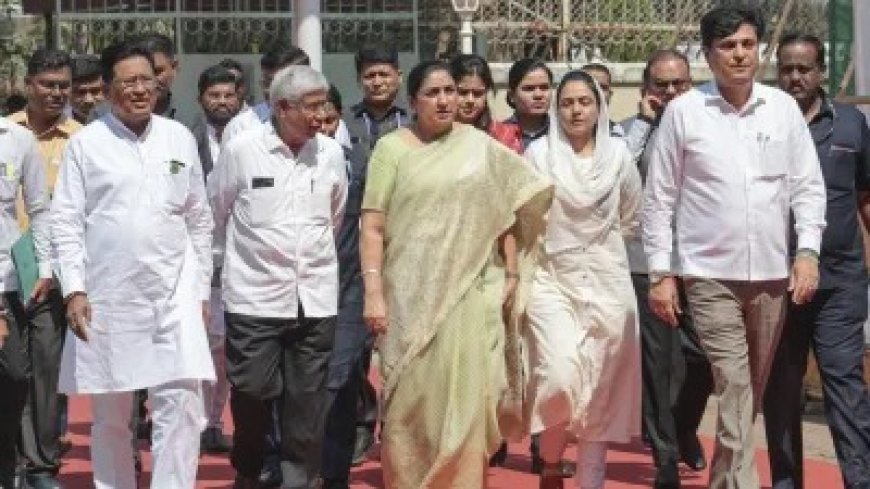 उपमुख्यमंत्री सुनेत्रा अजित पवार ने मुंबई महानगर क्षेत्र की महिला कर्मचारियों को बड़ी राहत दी, 'कम अर्ली–गो अर्ली' सुविधा से पीक आवर की भीड़ से बचाव, 30 मिनट तक की छूट