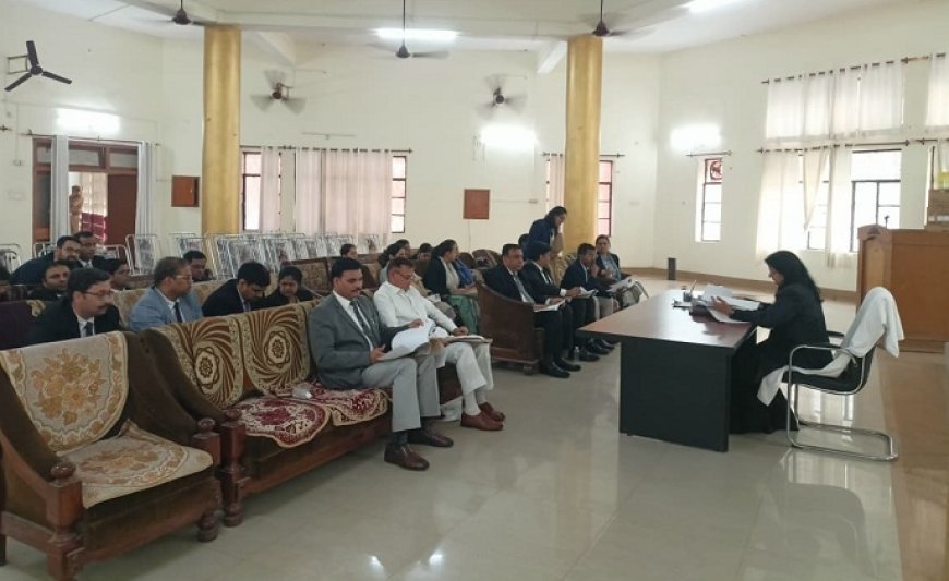 Hardoi: राष्ट्रीय लोक अदालत को सफल बनाने के लिए न्यायिक अधिकारियों की बैठक। 
