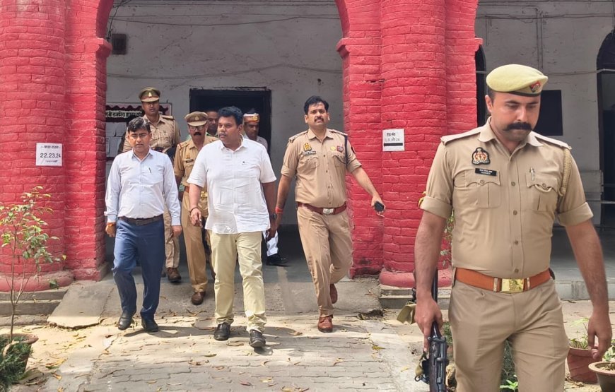 Sitapur : उप निरीक्षक भर्ती परीक्षा केंद्रों का डीएम-एसपी ने किया निरीक्षण, निष्पक्षता के दिए सख्त निर्देश