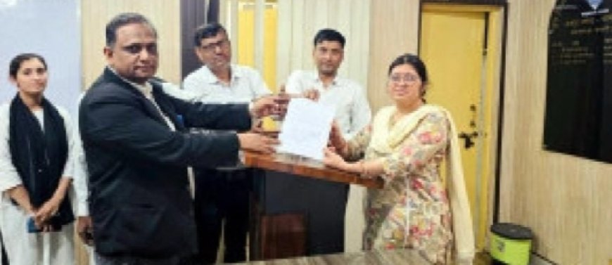 Sultanpur Patti: सफाई कर्मचारियों की हड़ताल के चलते क्षेत्र में फैल रही गंदगी के निस्तारण की मांग। 