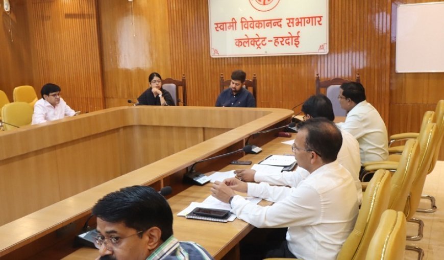 Hardoi: पात्र कर्मकारों व लघु व्यापारियों को मानधन योजना से जोड़ने के निर्देश। 