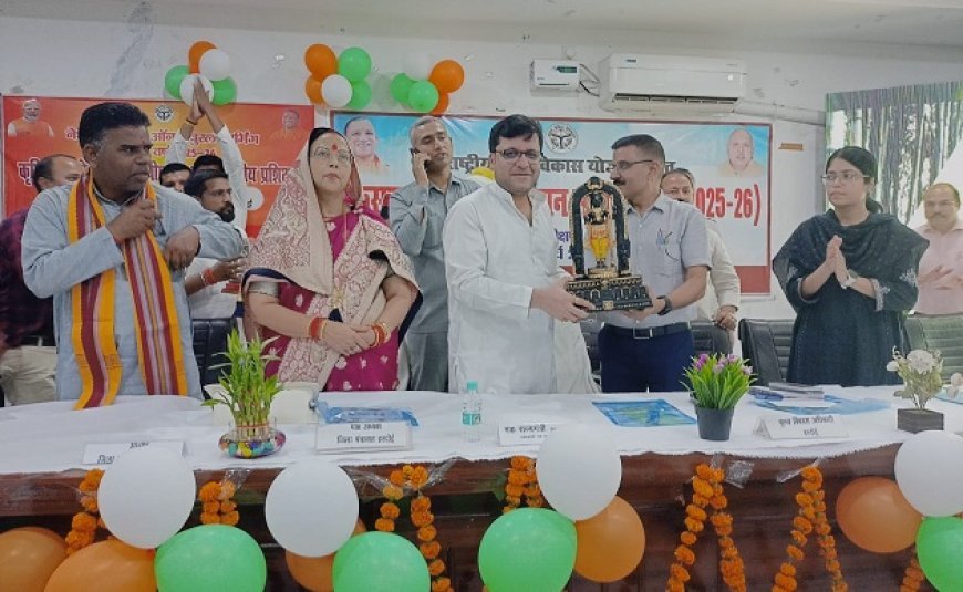 Hardoi: पीएम किसान सम्मान निधि की 22वीं किस्त जारी, हरदोई के 6,11,439 किसानों के खातों में भेजे गए 122.288 करोड़ रुपये। 