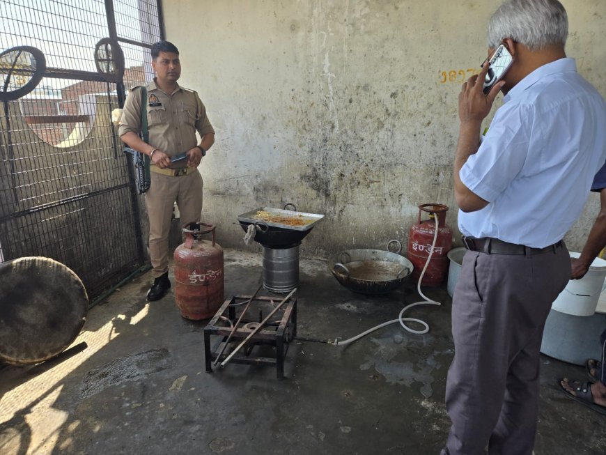 Sambhal : सम्भल में सिटी मजिस्ट्रेट की छापेमारी- मिठाई दुकानों और रेस्टोरेंट से 11 घरेलू गैस सिलेंडर बरामद