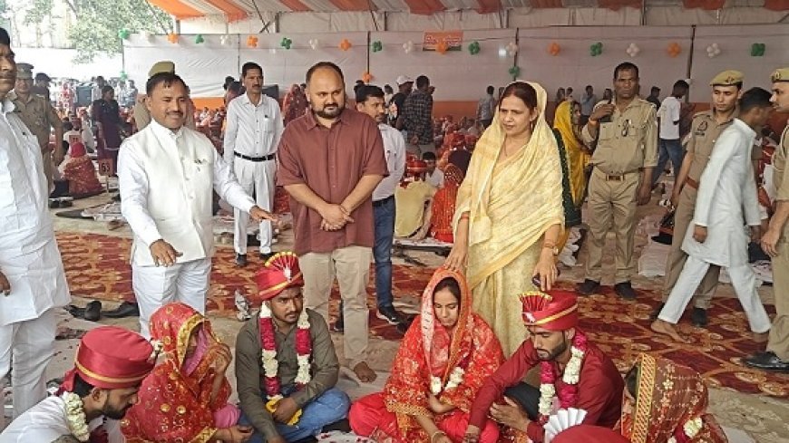 Hapur: मुख्यमंत्री सामूहिक विवाह योजना में 517 जोड़े बने हमसफर, शहनाइयों से गूंजा हापुड़। 