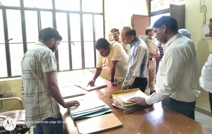 Sitapur : तंबौर नगर पंचायत का जिलाधिकारी ने किया अचानक निरीक्षण, कई कमियां मिलने पर ईओ को लगाई फटकार