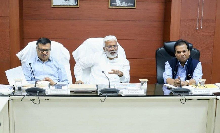 Lucknow: जलशक्ति मंत्री स्वतंत्र देव सिंह ने बाढ़ सुरक्षा कार्यों की समीक्षा की, आगामी 15 जून से पूर्व सभी तैयारियां पूर्ण करने के निर्देश। 