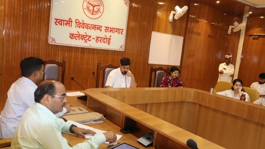 Hardoi: कर करेत्तर बैठक में डीएम का सख्त रुख, खनन, आबकारी व नगर पालिका बिलग्राम की प्रगति पर जताई नाराजगी। 