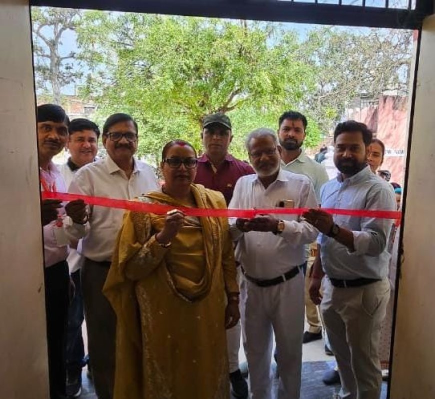 Hathras : सासनी सीएचसी में आयरन सुक्रोज सप्ताह का शुभारंभ, गर्भवती महिलाओं को फल और कढ़ाई वितरित