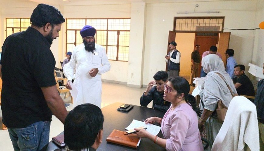 Bajpur: एसडीएम ने तहसील दिवस पर समस्याओं का निस्तारण किया। 