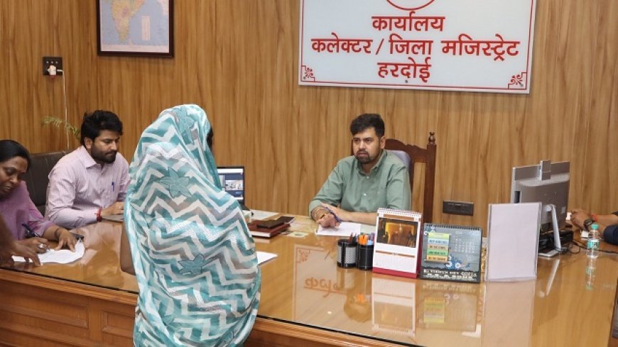 Hardoi: कलेक्ट्रेट जनसुनवाई में 66 शिकायतें, डीएम अनुनय झा ने त्वरित निस्तारण के दिए निर्देश। 