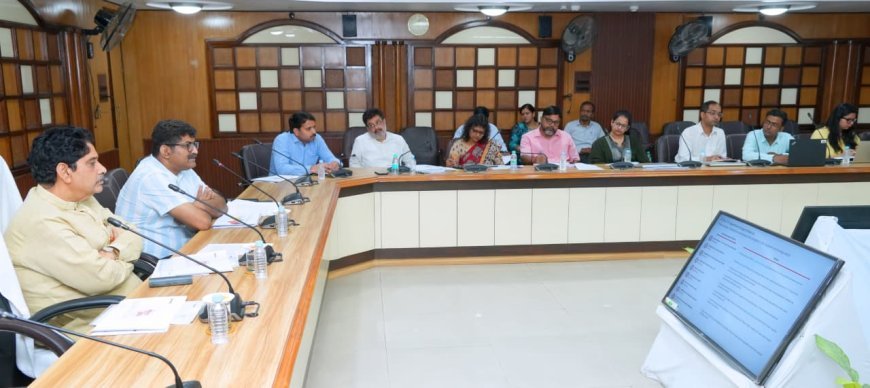 Lucknow : एक ट्रिलियन डॉलर अर्थव्यवस्था के लक्ष्य को लेकर आईटी एवं इलेक्ट्रॉनिक्स विभाग की उच्च स्तरीय बैठक