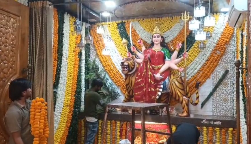 Sambhal : नवरात्र से पहले सजा सम्भल का चामुंडा मंदिर, रोज़ाना हजारों श्रद्धालुओं के पहुंचने की उम्मीद