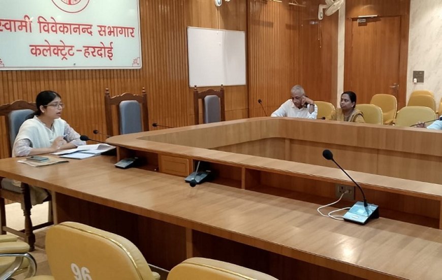 Hardoi: सड़क सुरक्षा पर सख्त निर्देश: सीडीओ सान्या छाबड़ा ने झाड़ियों की छंटाई और ई-रिक्शा संचालन व्यवस्था दुरुस्त करने के दिए आदेश। 