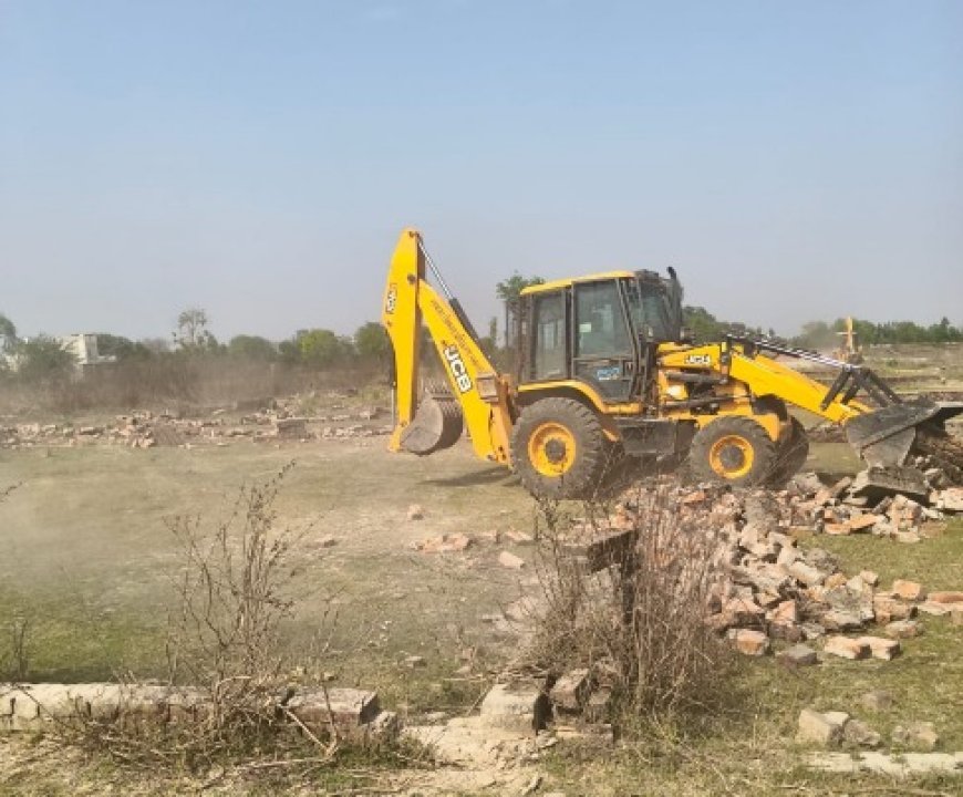 Lucknow : इंदिरा नगर में ओम साईं ग्रीन सिटी समेत 13 अवैध प्लाटिंग पर चला बुलडोजर