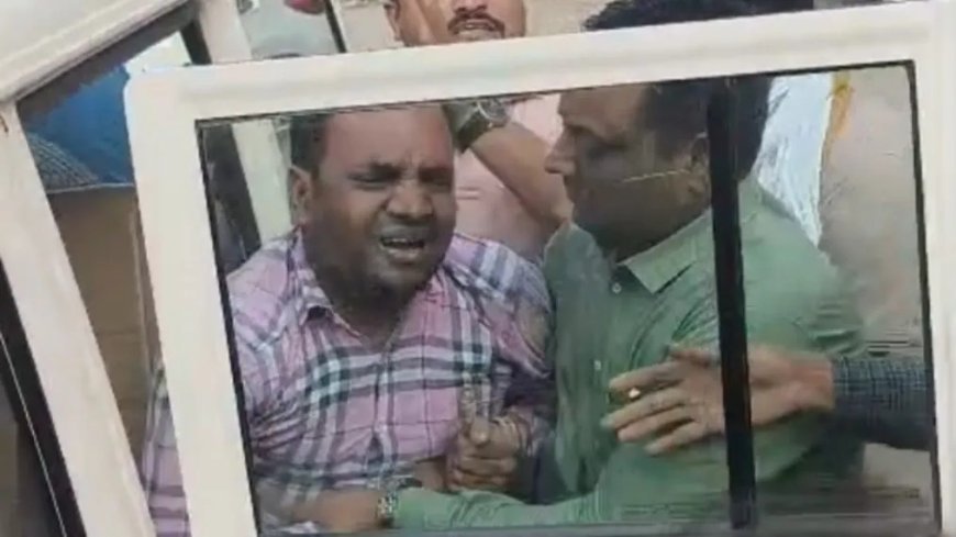 विजिलेंस की गिरफ्त में आते ही पैर पकड़ने लगा प्रोजेक्ट मैनेजर, गिड़गिड़ाकर मांगी माफी, दो लाख की रिश्वत लेते रंगे हाथ पकड़ा