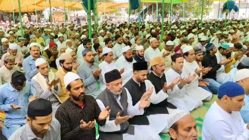 Sambhal : बारिश में भी अदा हुई अलविदा जुमा की नमाज़, सांसद बर्क बोले युद्ध रुकवाने की क्षमता तो आगे आए भारत