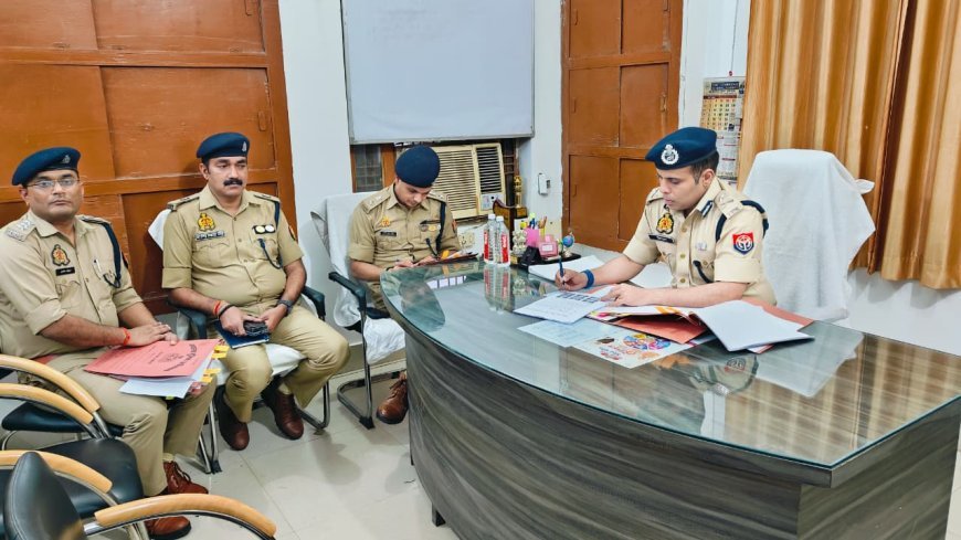 Hardoi : पुलिस महानिरीक्षक किरण एस ने थाना कोतवाली शहर और टडियावां का निरीक्षण किया