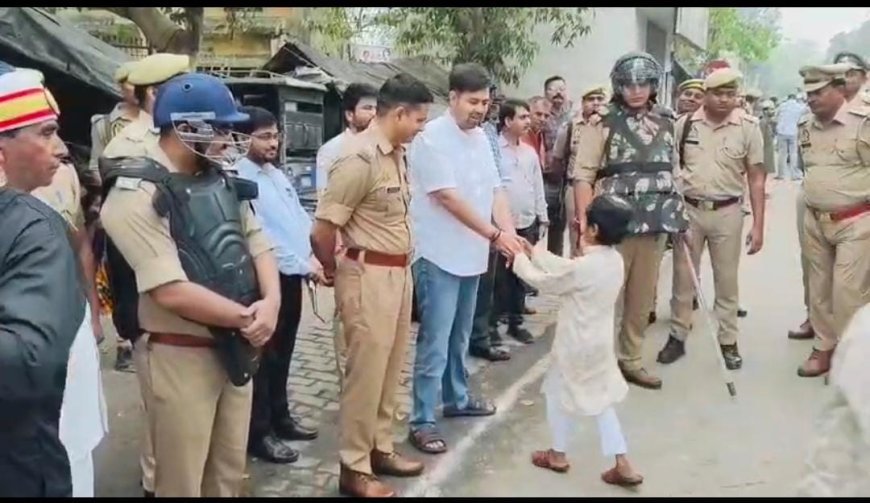 Hardoi : ईद उल फितर शांतिपूर्ण ढंग से मनाया, डीएम और एसपी ने ईदगाह जाकर दी मुबारकबाद