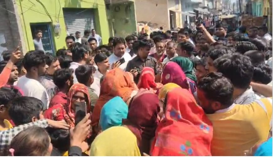 Sambhal : अवैध शराब के शक में बेकाबू भीड़ का कहर: घर पर धावा, मां-बेटे की पिटाई, कई मकानों में तोड़फोड़