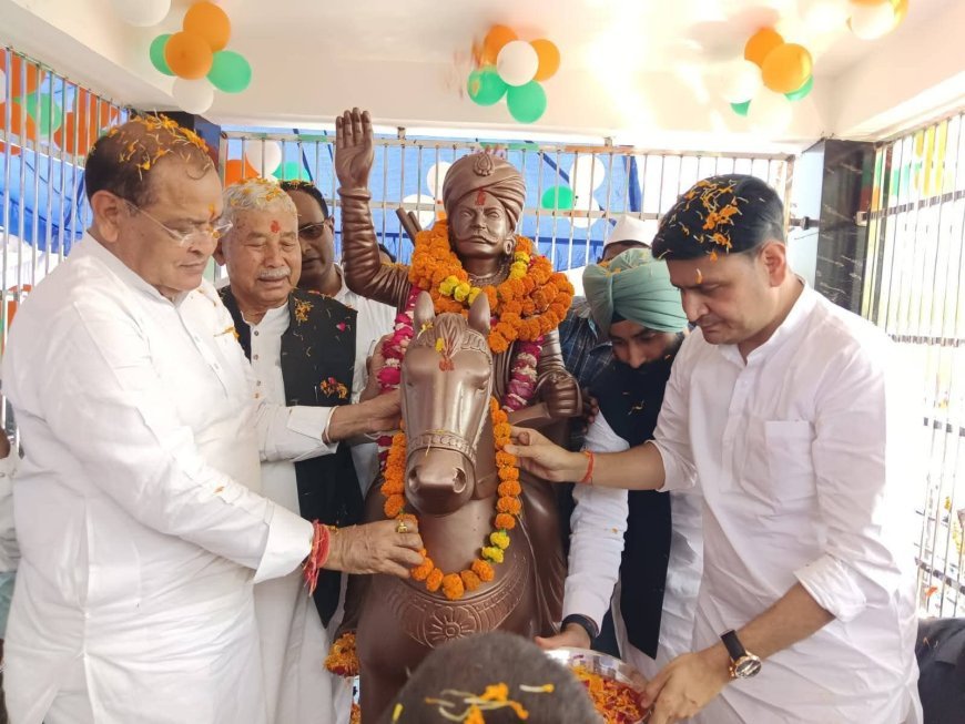 Bajpur : यशपाल आर्य ने ग्राम खम्बारी में राजा जगतदेव महाराज की दिव्य प्रतिमा का अनावरण किया