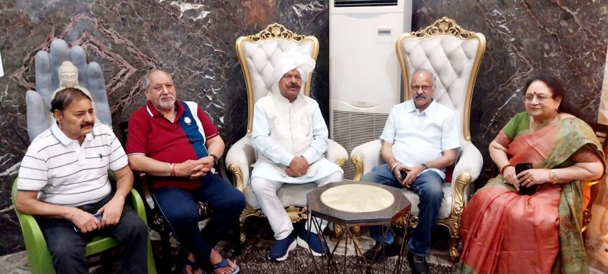 Agra : रुनकता को नगर पंचायत बनाने की मांग तेज, पूर्व मंत्री चौधरी उदयभान सिंह ने दिया समर्थन