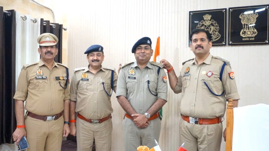 Sitapur : लहरपुर सीओ आलोक प्रसाद बने अपर पुलिस अधीक्षक, एसपी ने कंधे पर लगाया अशोक स्तंभ