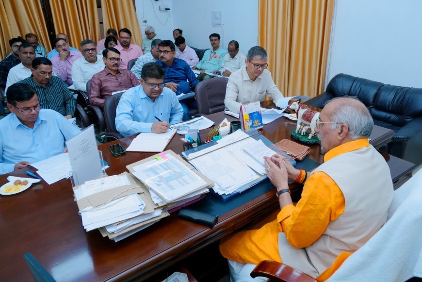 Lucknow : आवंटित धनराशि का 28 मार्च तक शत-प्रतिशत उपयोग सुनिश्चित किया जाए, जिन योजनाओं या कार्यों का भुगतान लंबित है उसे तत्काल पूरा करें