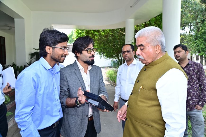 Lucknow : सौर नवाचार को मिली नई उड़ान, मंत्री राकेश सचान के मार्गदर्शन में युवाओं का अनोखा प्रयोग