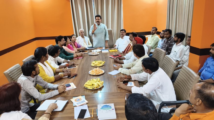 Sitapur : भाजपा जिला कार्यकारिणी की पहली बैठक संपन्न, सभी नौ विधानसभाओं में जीत का लिया संकल्प