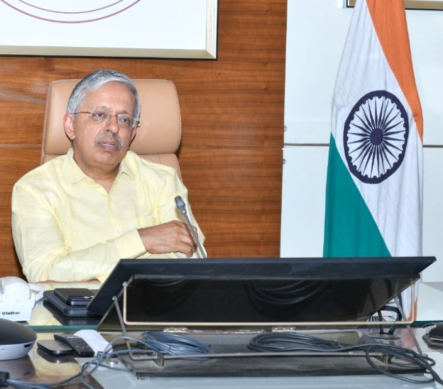 Lucknow : मुख्य सचिव ने VC के माध्यम से प्रदेश के सभी मण्डलायुक्तों एवं जिलाधिकारियों के साथ साप्ताहिक समीक्षा बैठक कर दिए दिशा-निर्देश