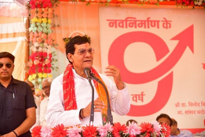 Lucknow: मंत्री ए के शर्मा की प्रेरक पहल, प्रभार जनपद भदोही में आत्म लक्ष्य निर्धारित कर उसे प्राप्त करने का दिलाया संकल्प। 