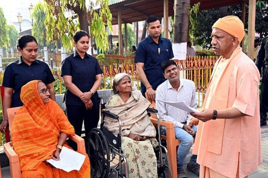 Gorakhpur: जनता दर्शन- दबंगई से जुड़े मामलों पर सीएम योगी आदित्यनाथ ने पुलिस अधिकारियों को दिए निर्देश। 