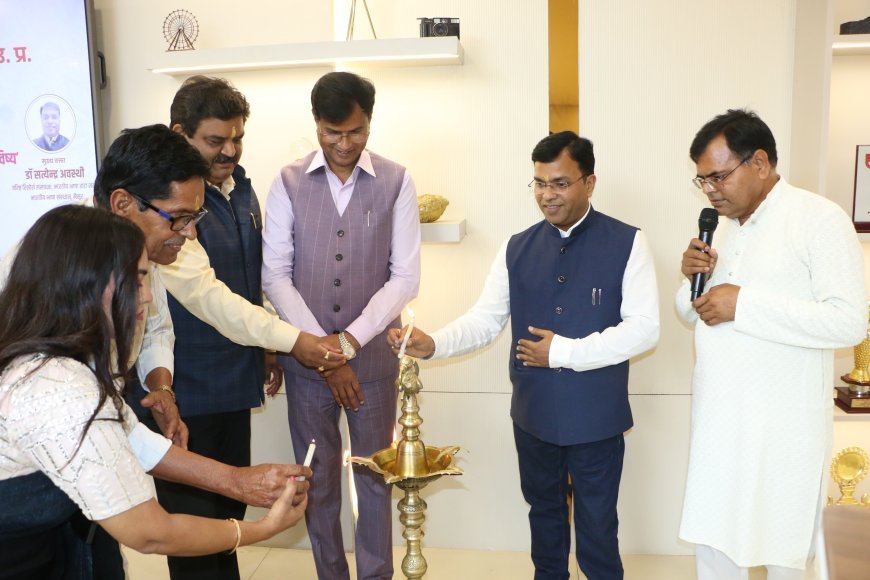 Lucknow : अवधी भाषा के संरक्षण और संवर्धन के लिए एसआर इंजीनियरिंग कॉलेज में राष्ट्रीय संगोष्ठी का आयोजन