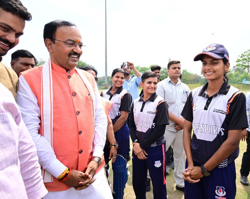 Lucknow : महिला क्रिकेट प्रतिभाओं को मिला प्रोत्साहन, उप मुख्यमंत्री केशव प्रसाद मौर्य ने बढ़ाया खिलाड़ियों का मनोबल