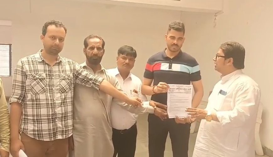 Sambhal: सम्भल में एम्स की मांग तेज: आजाद अधिकार सेना ने प्रधानमंत्री के नाम सौंपा ज्ञापन।